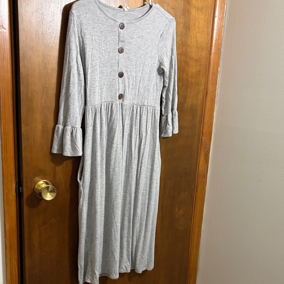 Beeson River Dresses & Skirts - Beeson River Light Gray Ruffle Sleeve Dress